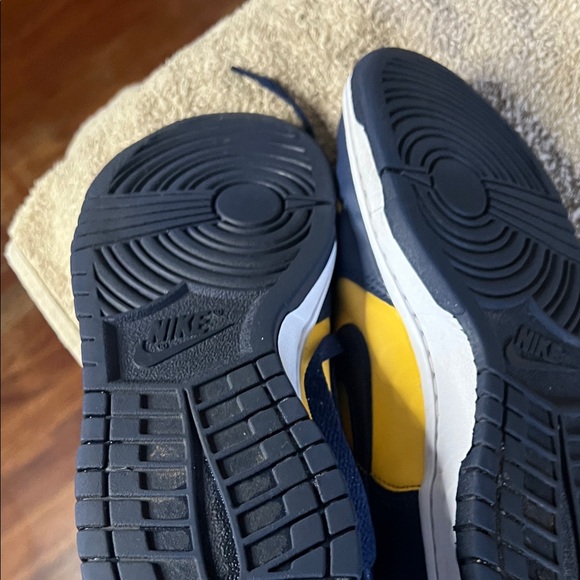 Nike Kids Shoes Yellow and Navy - Picture 12 of 13